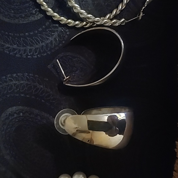 Loop earrings - Picture 3 of 7